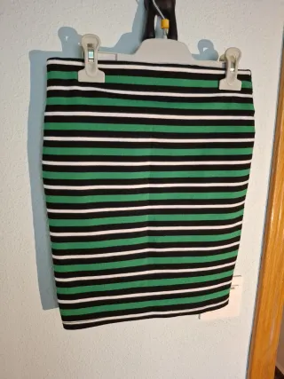 Falda Stradivarius Talla M Rayas Verde