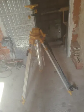 Trípode para nivel láser DeWalt