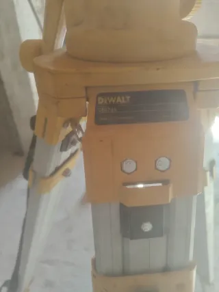 Trípode para nivel láser DeWalt