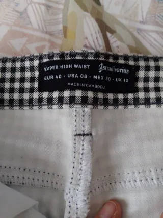 Pantalones Stradivarius cuadros blanco y negro