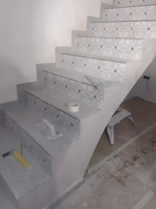 Alicatado de escaleras