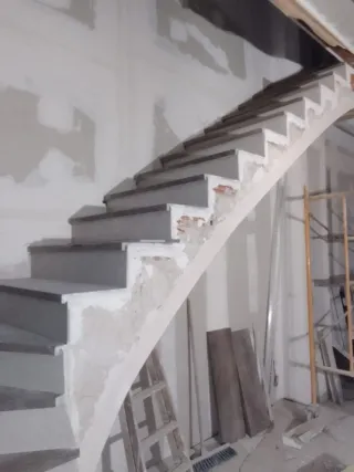 Alicatado de escaleras