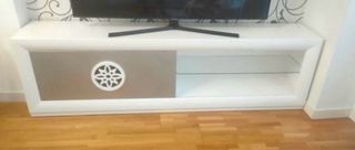 Mueble TV gris claro y blanco mate