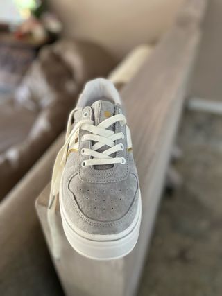 Zapatillas plataforma grises y blancas