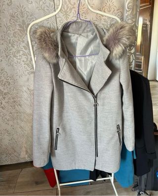 Abrigo gris con capucha talla S