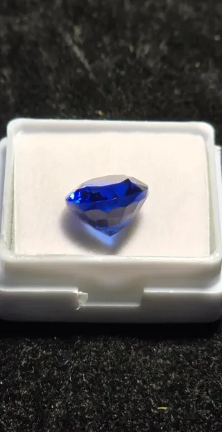 Tanzanite Certificated oval cut deep blue AAA