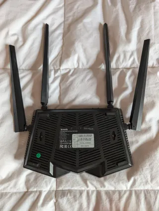 Router Negro con Antenas