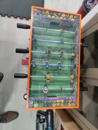 Futbolín con bolas saltarinas