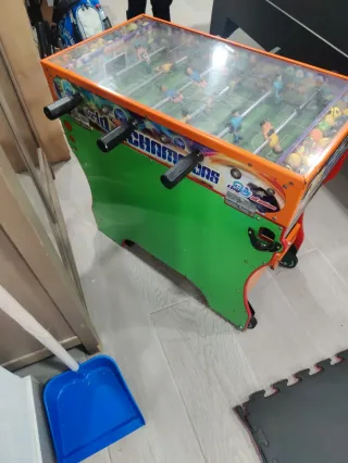 Futbolín con bolas saltarinas