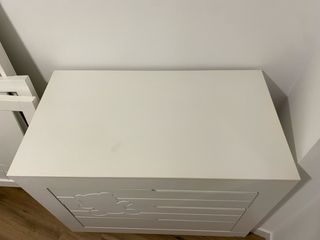 Cómoda y Cuna Micuna Blanca de osito con conchon.