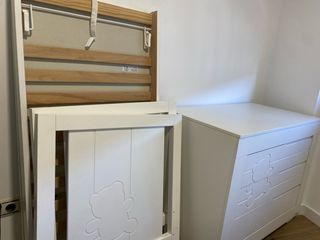 Cómoda y Cuna Micuna Blanca de osito con conchon.