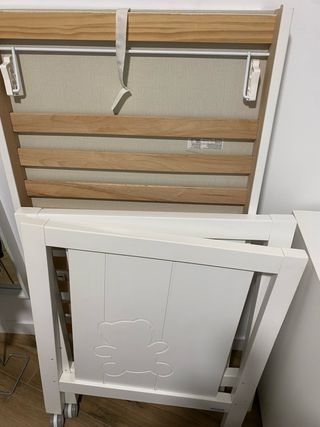 Cómoda y Cuna Micuna Blanca de osito con conchon.