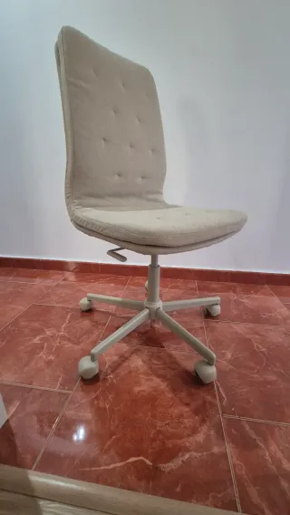 Silla de oficina beige