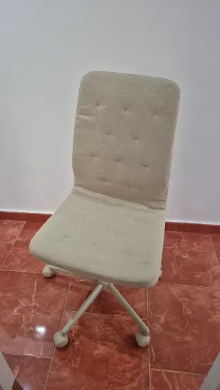 Silla de oficina beige