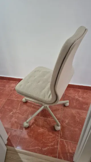 Silla de oficina beige