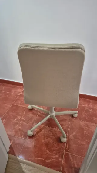 Silla de oficina beige