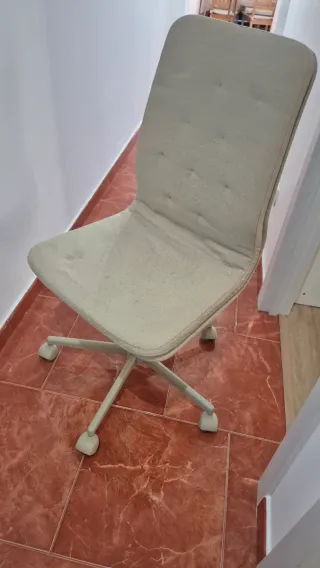 Silla de oficina beige