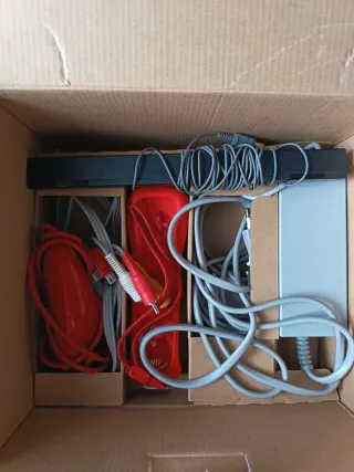 Nintendo Wii Mini Nera e Rossa+ Controller e Cavi