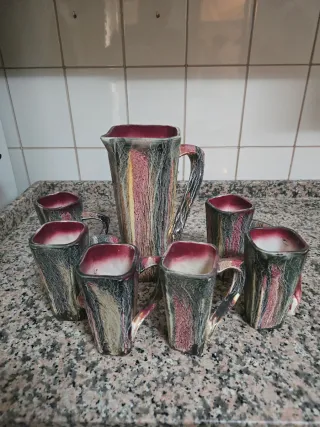 Juego de jarra y tazas de cerámica