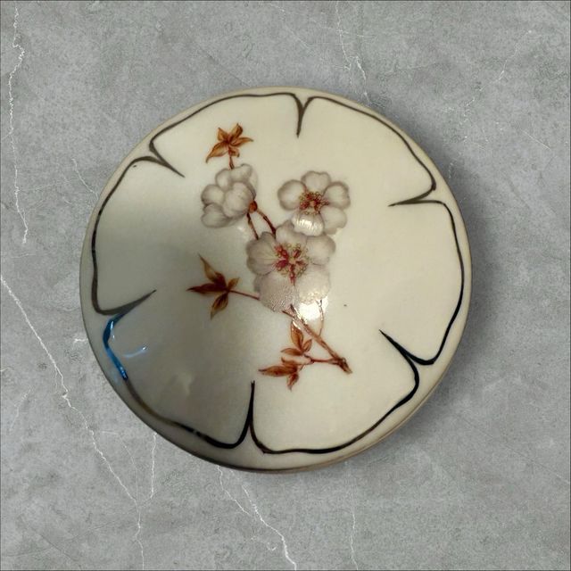 Portagioie bianco con fiori