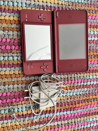 Nintendo DSXL Rossa con caricatore