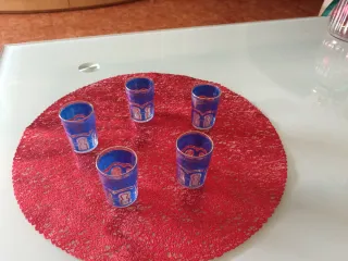 Juego 5 vasos té azul y dorado