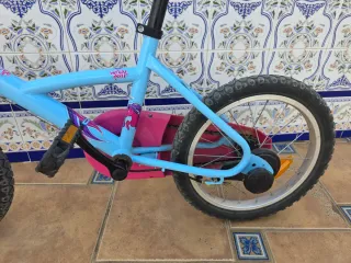 Bicicleta infantil Btwin azul y rosa