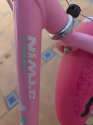 Bicicleta infantil rosa con unicornios