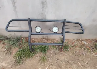 Paragolpes metálico Suzuki Vitara con focos