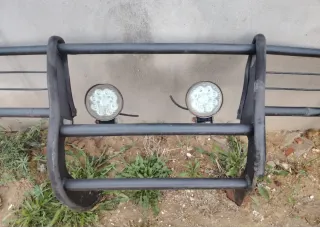 Paragolpes metálico Suzuki Vitara con focos