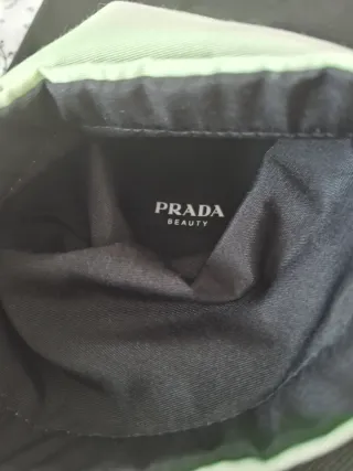 Bolsa neceser pochette Prada verde y negra