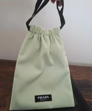 Bolsa neceser pochette Prada verde y negra