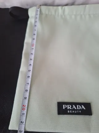 Bolsa neceser pochette Prada verde y negra