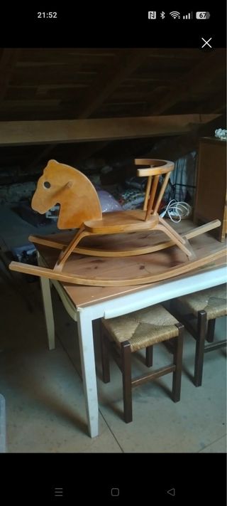 Caballito de madera antiguo