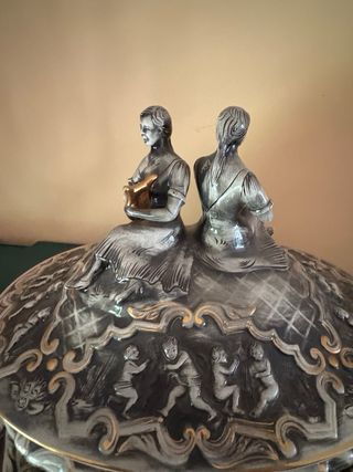 Sopera Clásica Porcelana Dorada y Blanca