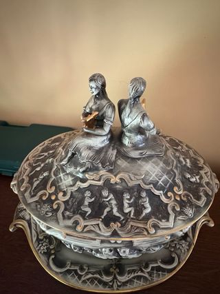 Sopera Clásica Porcelana Dorada y Blanca