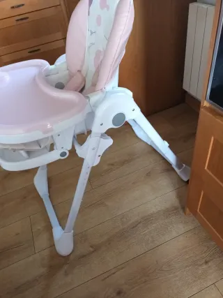 Trona bebé rosa con estampado