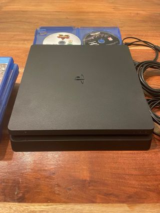 Consola PS4 Slim + 2 Mandos + 7 Juegos