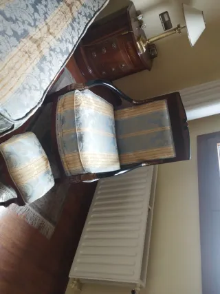 Muebles a juego de una habitación.