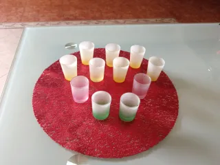 11 vasos de chupito de colores