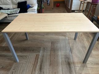 Mesa de comedor madera y metal. Tel.  615123169