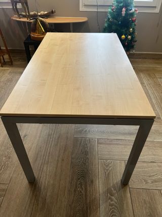 Mesa de comedor madera y metal. Tel.  615123169