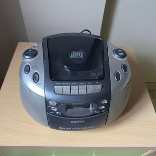 Radio CD Cassette Sanyo Bass Expander