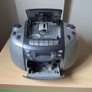 Radio CD Cassette Sanyo Bass Expander