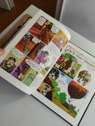 Lote dos libros infantiles, uno cómic