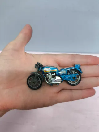 Moto antigua mini metal