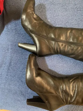 Botas altas de cuero negras