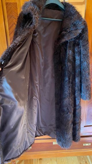 Abrigo de piel marrón