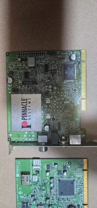 Lote Pinnacle Capturadora Studio Deluxe + BlueBox