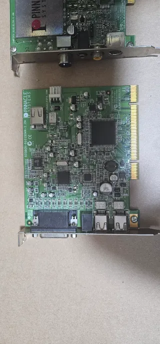 Lote Pinnacle Capturadora Studio Deluxe + BlueBox